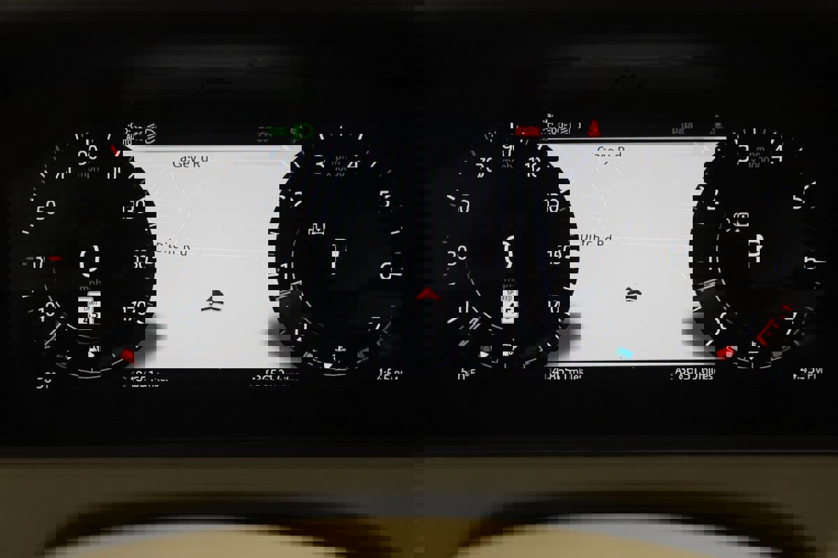 Used 2021 Land Rover Range Rover Velar R-Dynamic S image 19