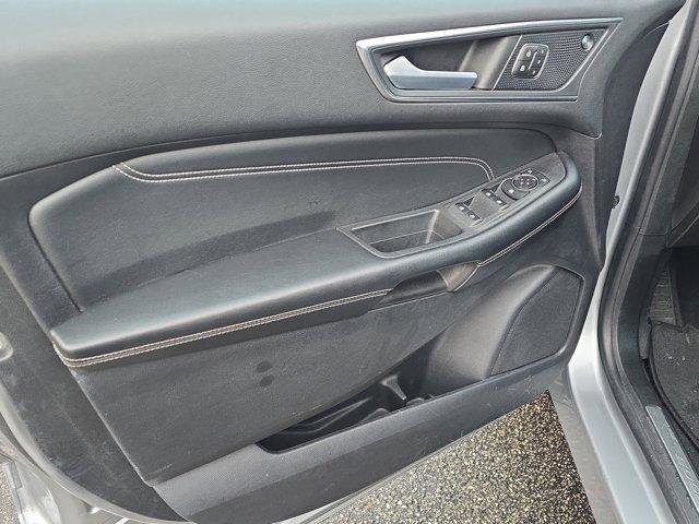 Used 2022 Ford Edge Titanium w/ Equipment Group 301A AWD/4WD image 18
