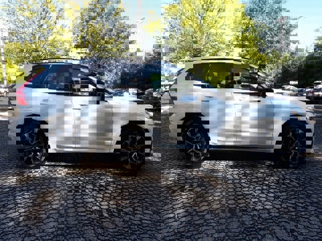 Certified 2025 Volvo XC60 B5 Plus image 4