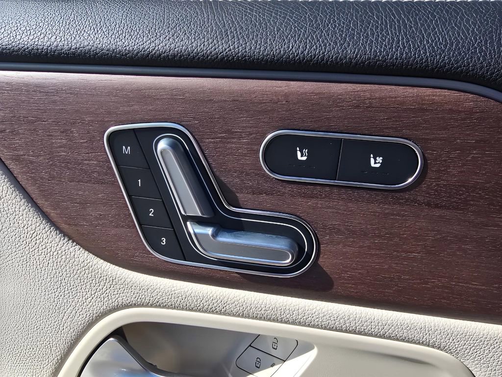 Used 2022 Mercedes-Benz GLA 250 4MATIC w/ Premium Package Lite image 27