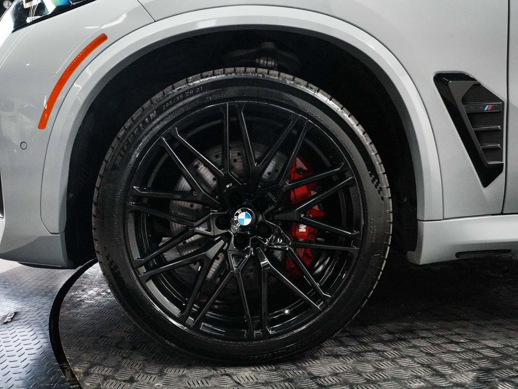 Used 2025 BMW X5 M Competition w/ Executive Package image 9
