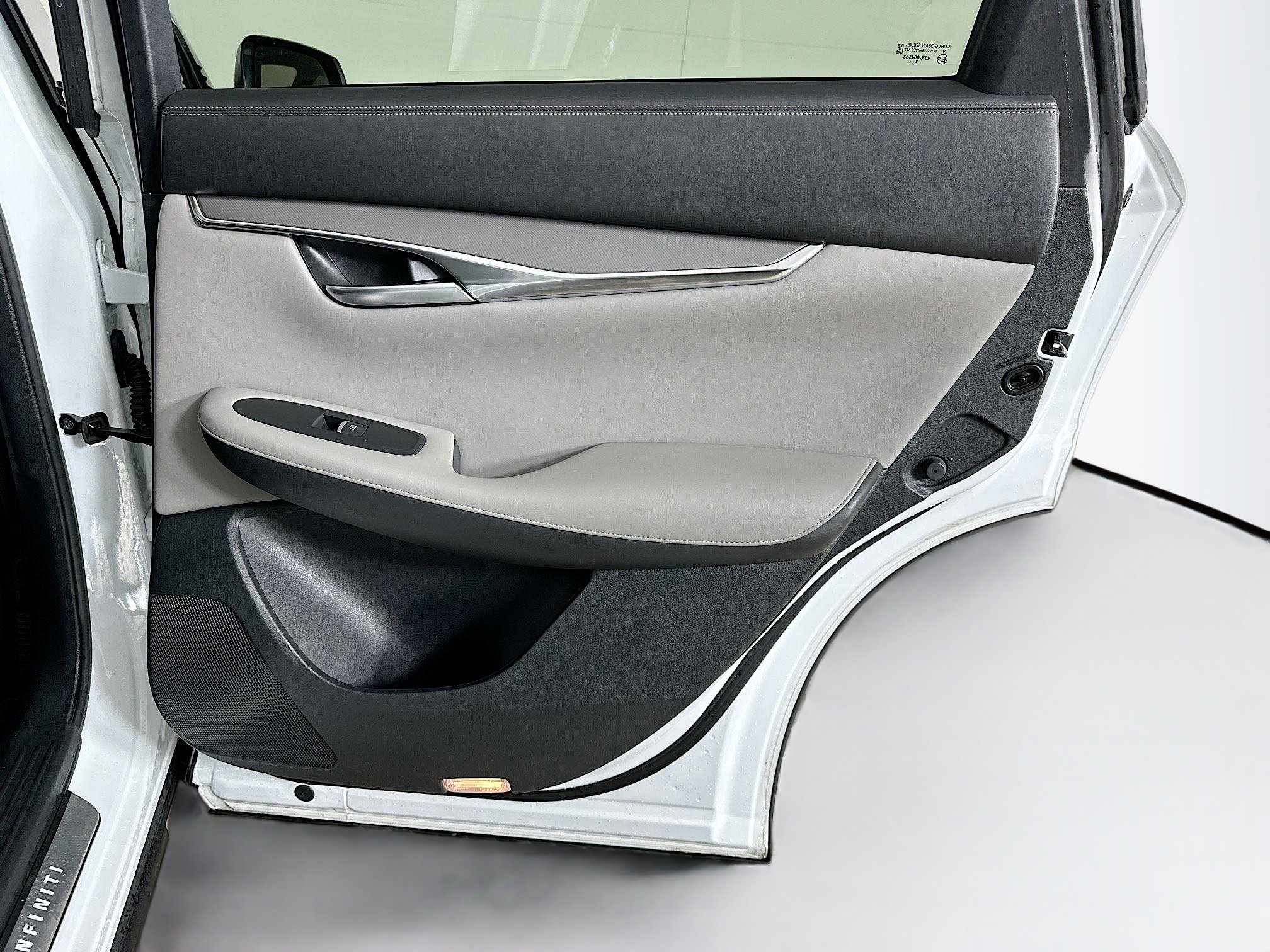 Used 2023 INFINITI QX50 Luxe image 30