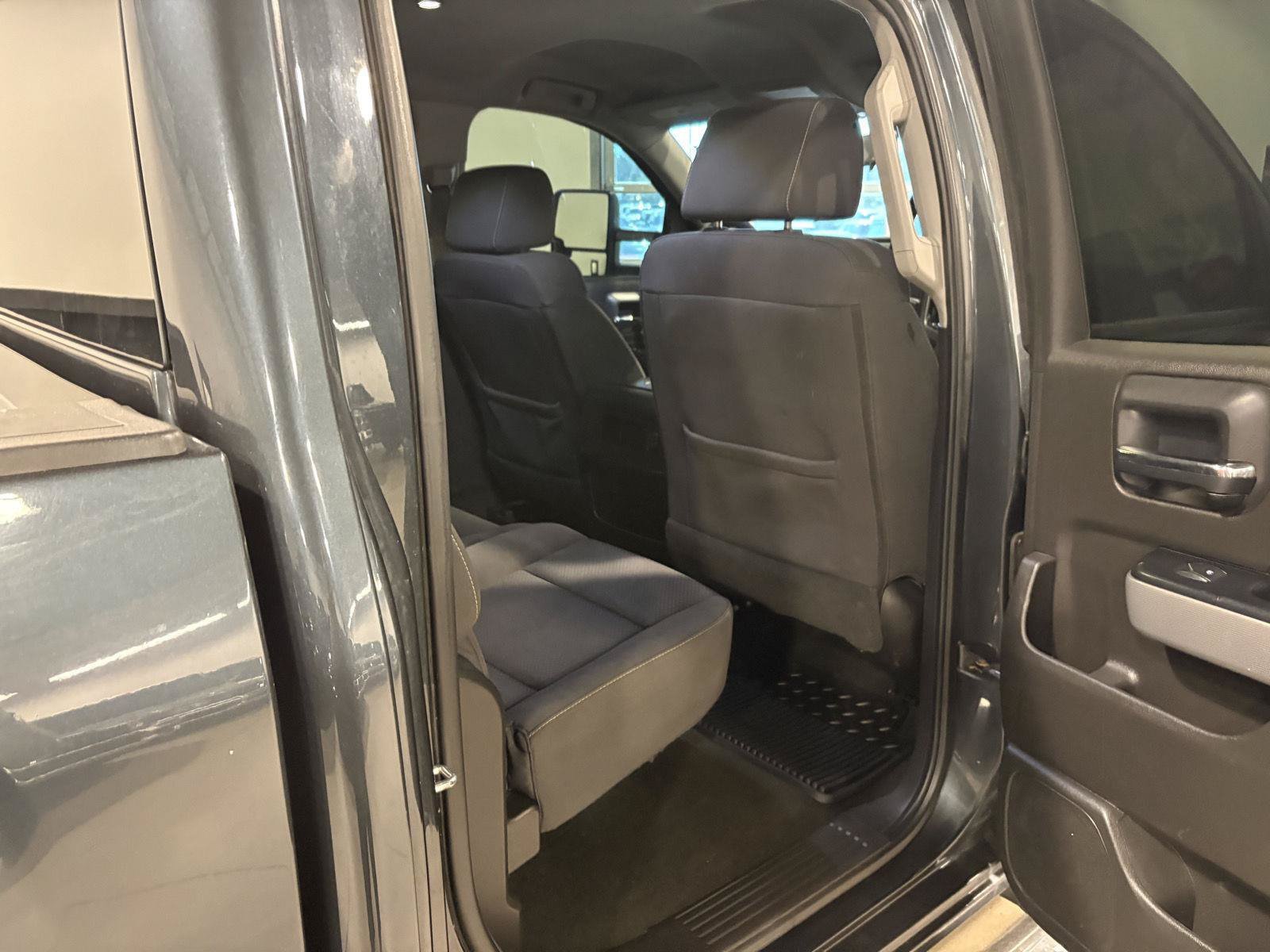 Used 2018 Chevrolet Silverado 1500 LT w/ All Star Edition AWD/4WD image 38