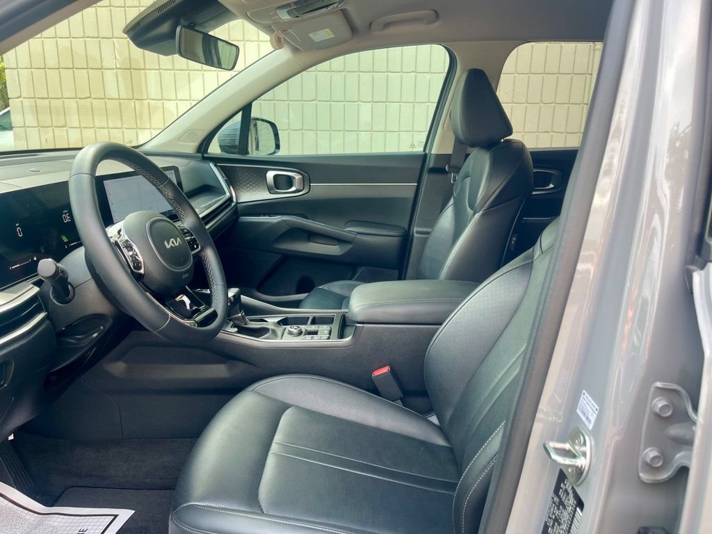 Used 2025 Kia Sorento S FWD image 9