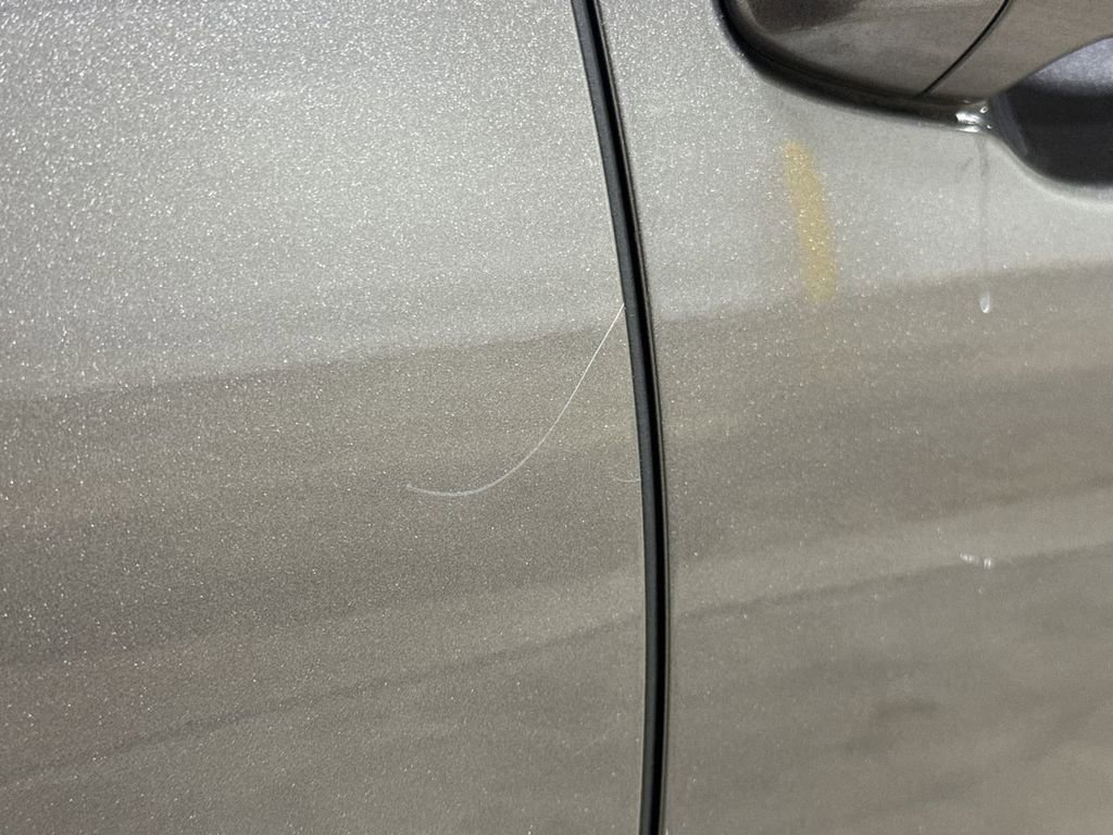 Used 2015 Toyota Highlander LE image 37