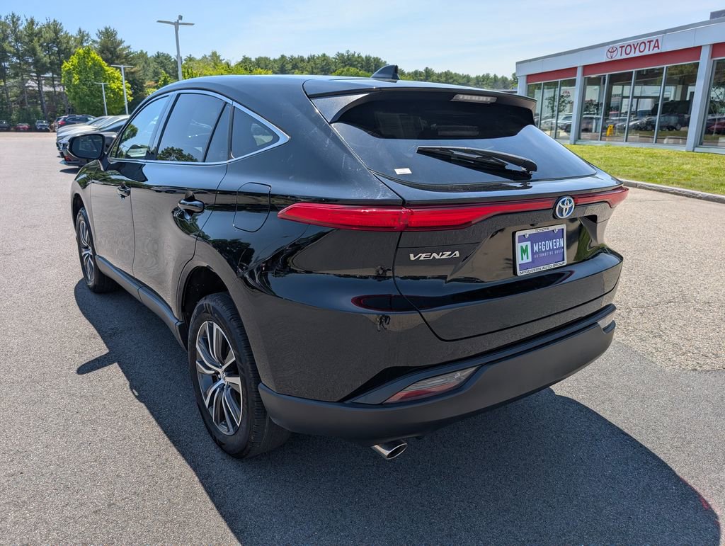 Used 2023 Toyota Venza LE AWD/4WD image 3