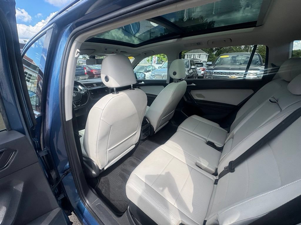 Used 2018 Volkswagen Tiguan SE w/ Panoramic Sunroof Package AWD/4WD image 26