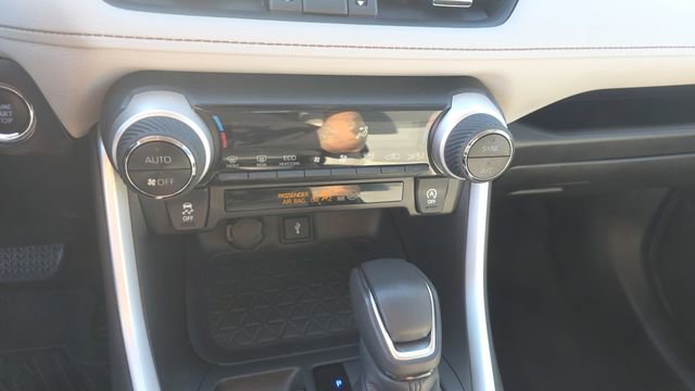 Used 2020 Toyota RAV4 XLE Premium image 22