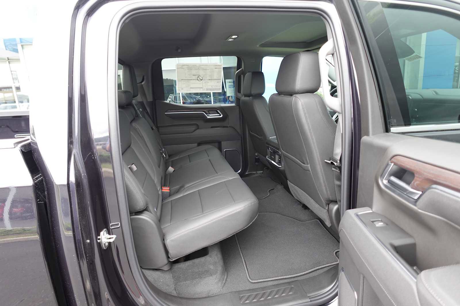 New 2026 GMC Sierra 1500 SLT w/ SLT Convenience Package image 28