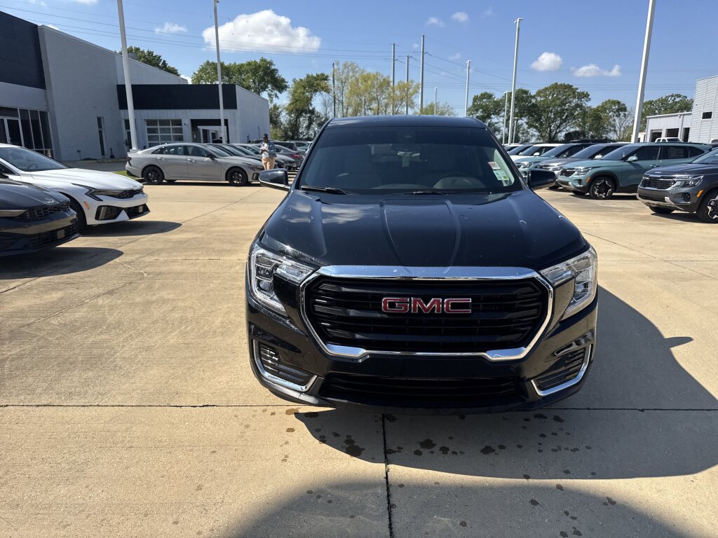 Used 2024 GMC Terrain SLE w/ LPO, Floor Liner Package image 5