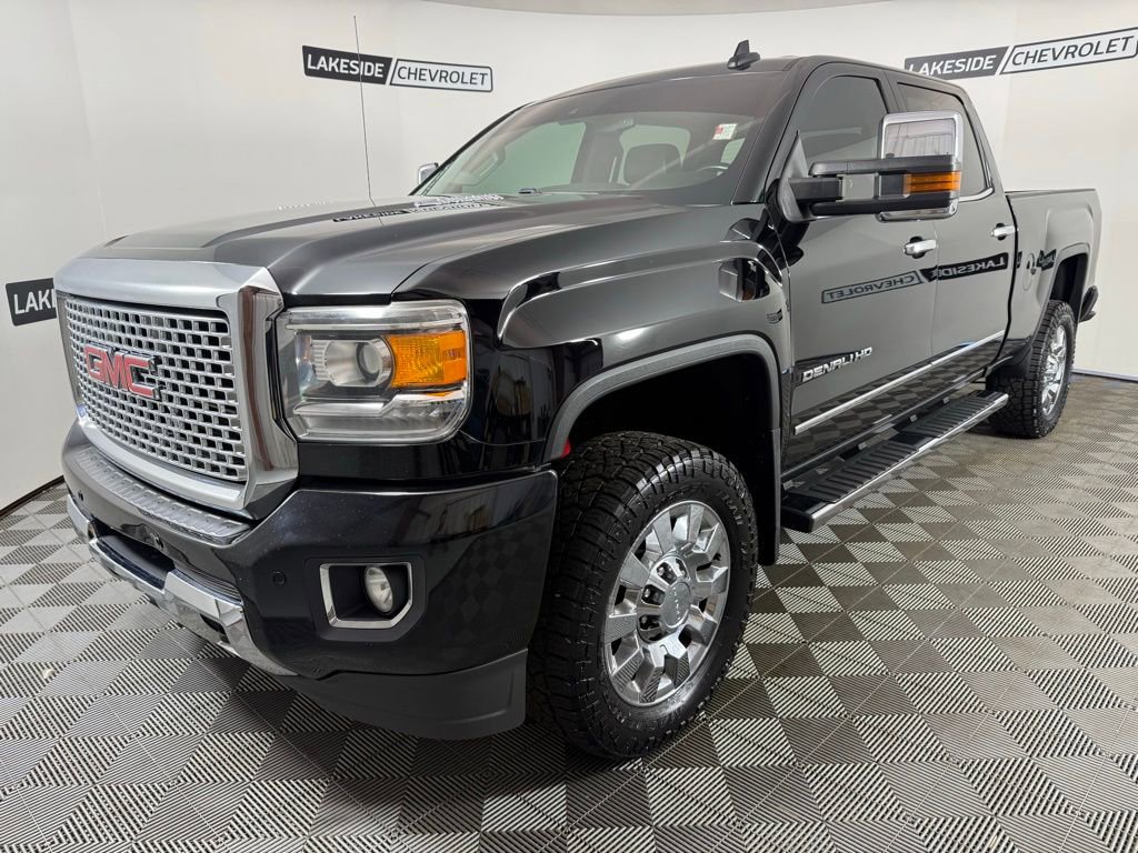 Used 2016 GMC Sierra 2500 Denali image 2