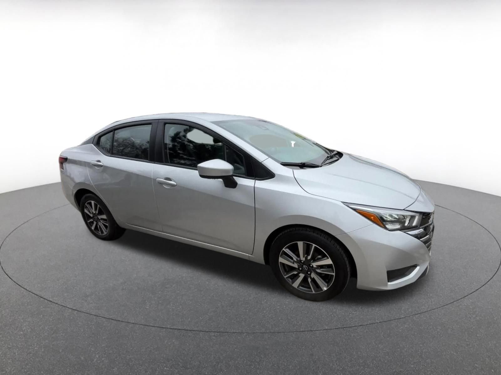 Used 2025 Nissan Versa SV FWD image 2