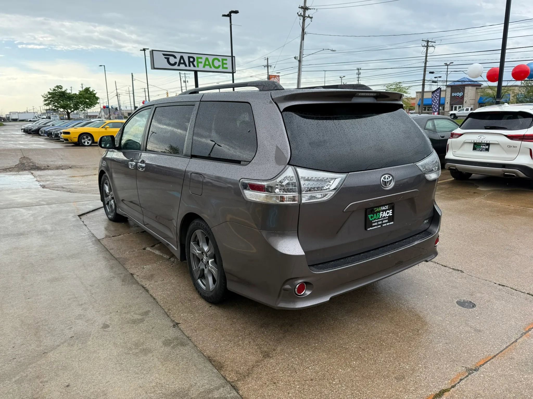 Used 2017 Toyota Sienna SE FWD image 9