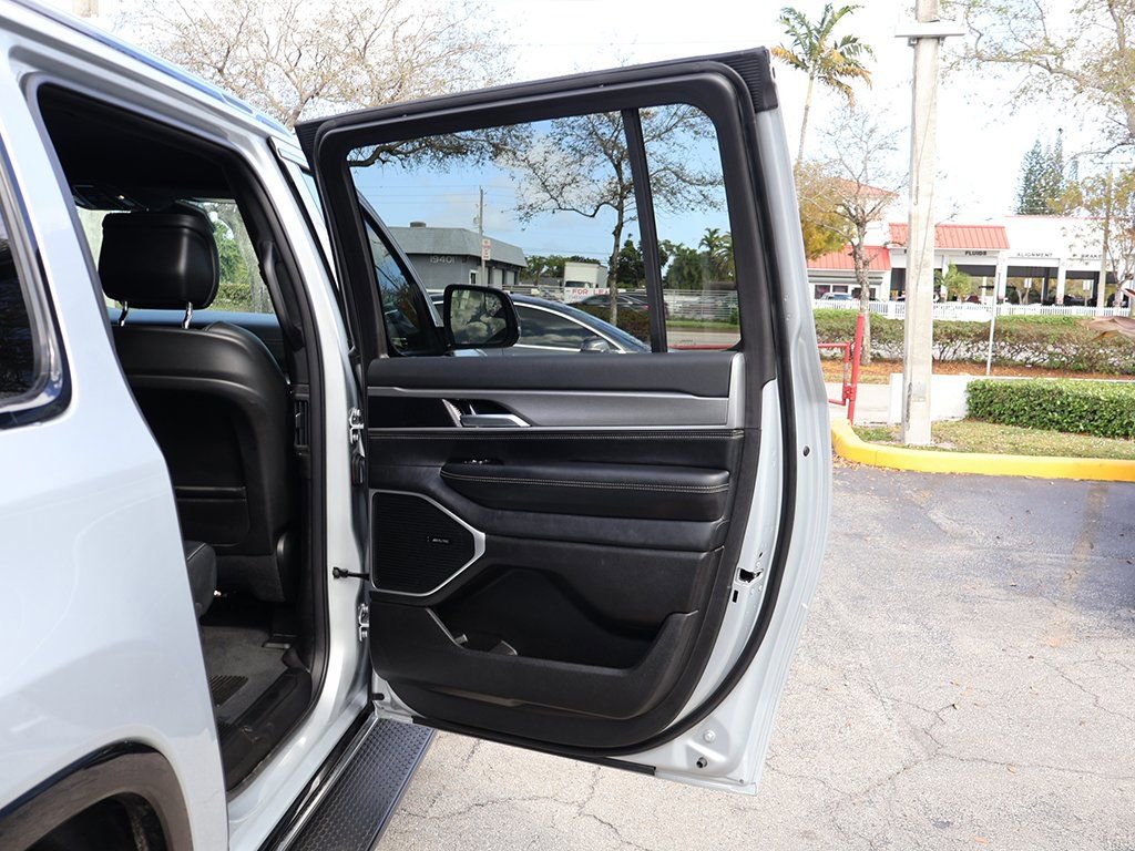 Used 2025 Jeep Wagoneer L Series II w/ 8-pass Seating Package AWD/4WD image 27