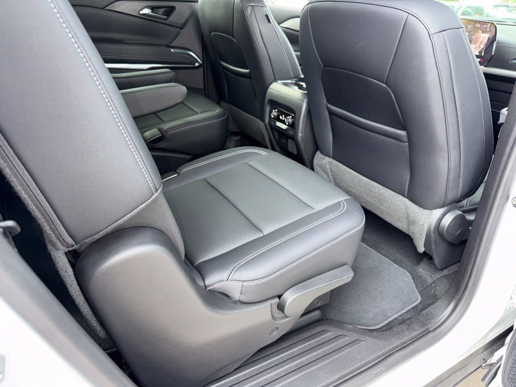 Used 2024 Chevrolet Traverse LT w/ Midnight/Sport Edition FWD image 19