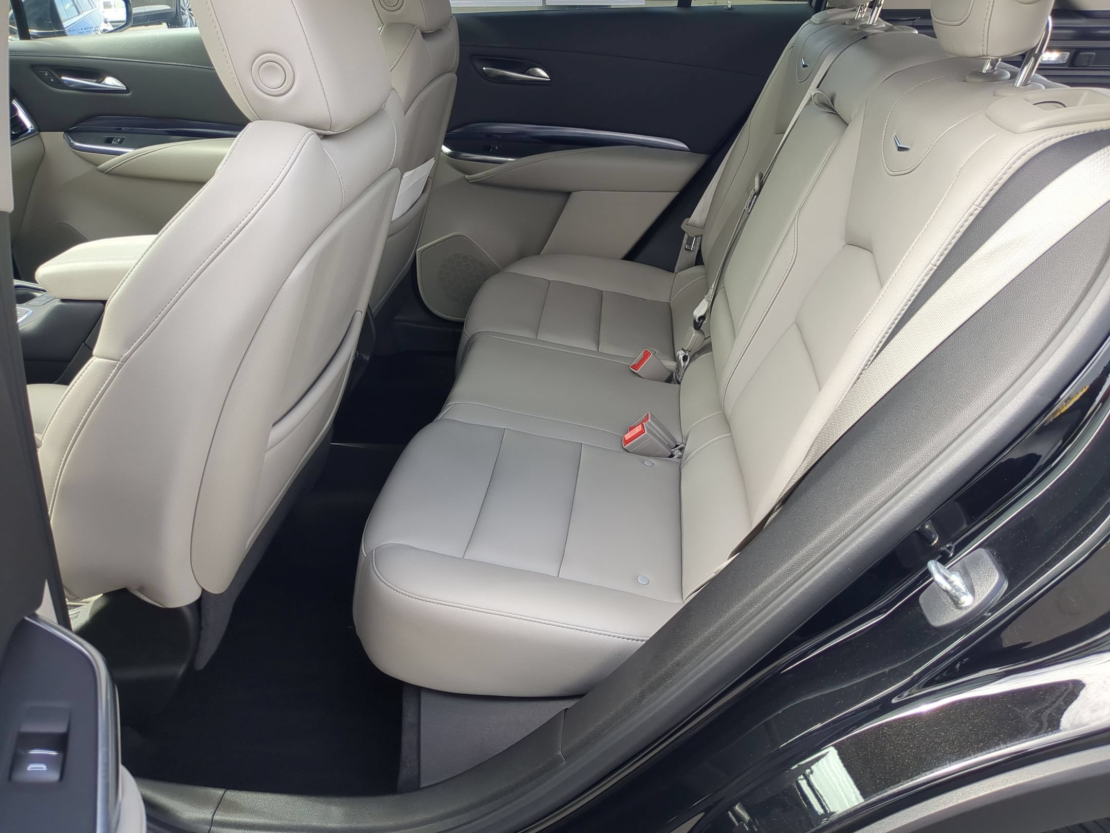 Certified 2023 Cadillac XT4 Luxury w/ Cold Weather Package FWD image 22