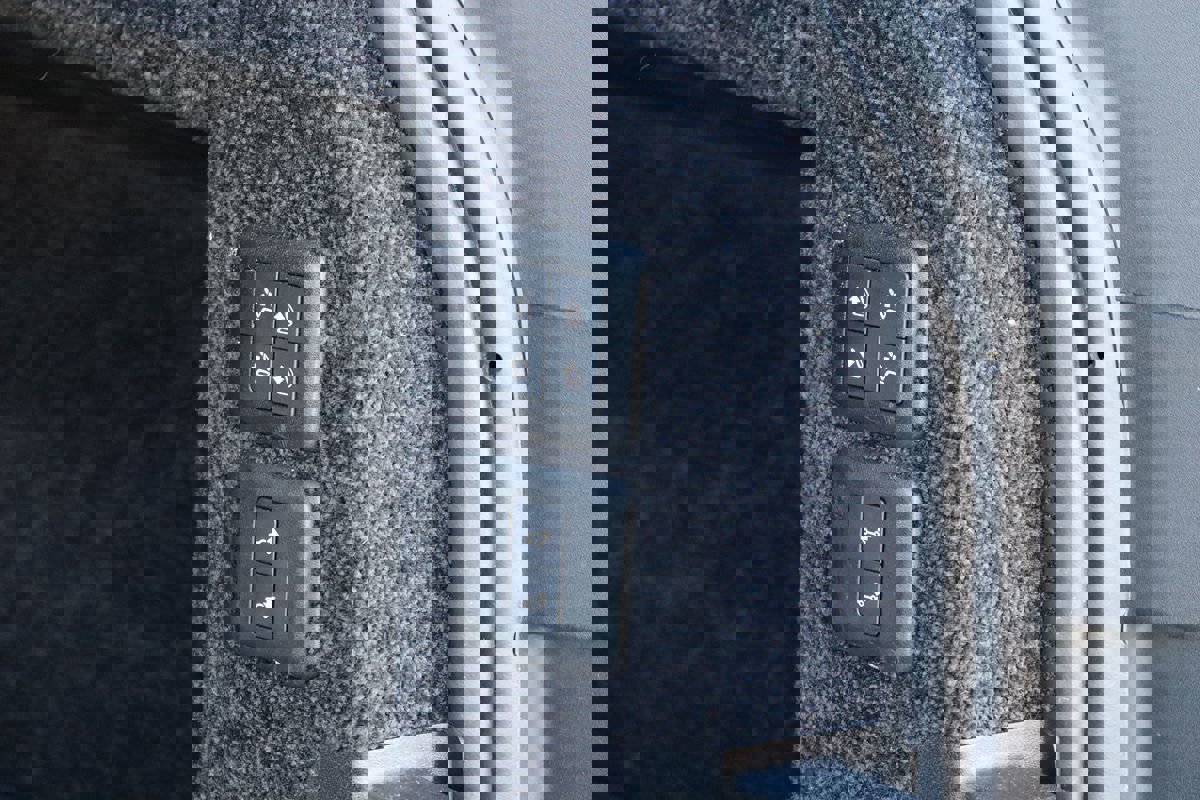 Used 2018 Land Rover Range Rover HSE image 45