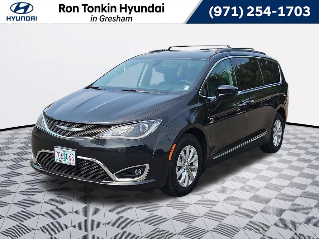 Used 2017 Chrysler Pacifica Touring-L FWD video 1