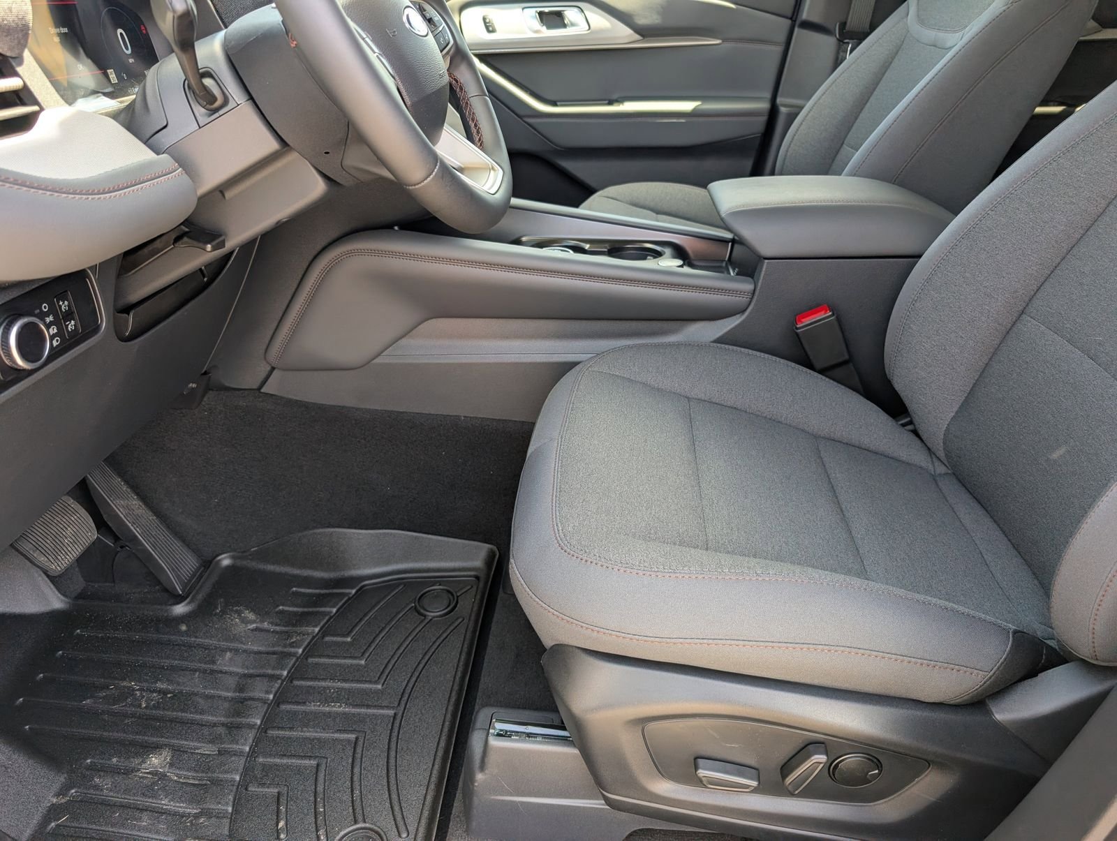 New 2026 Ford Explorer Active RWD image 15
