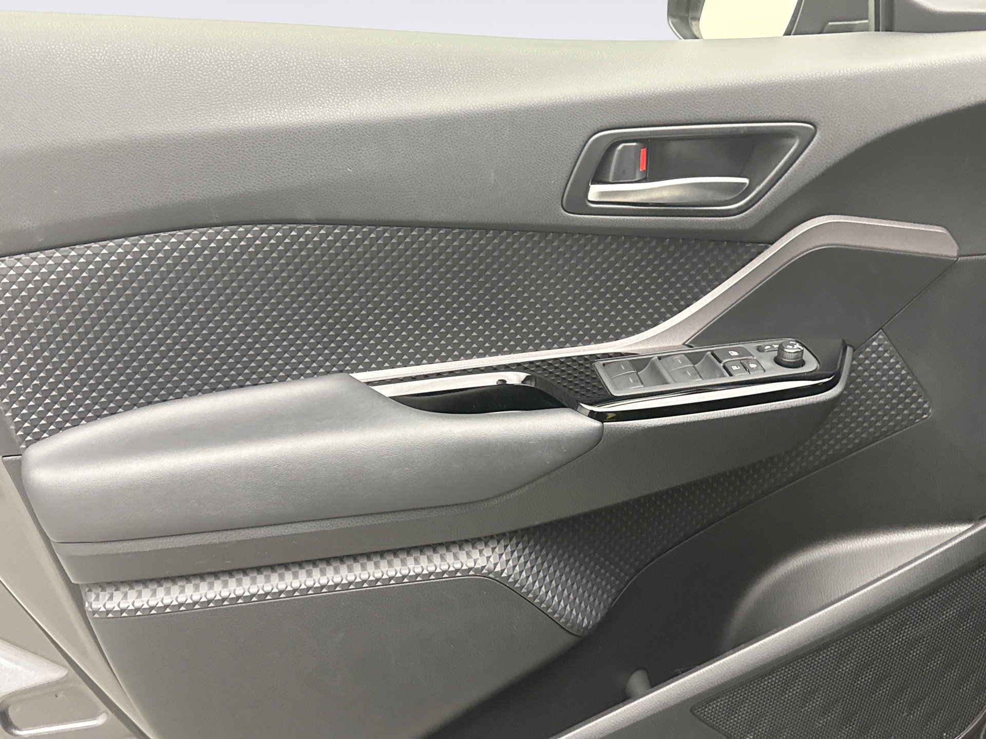 Used 2021 Toyota C-HR Nightshade image 9