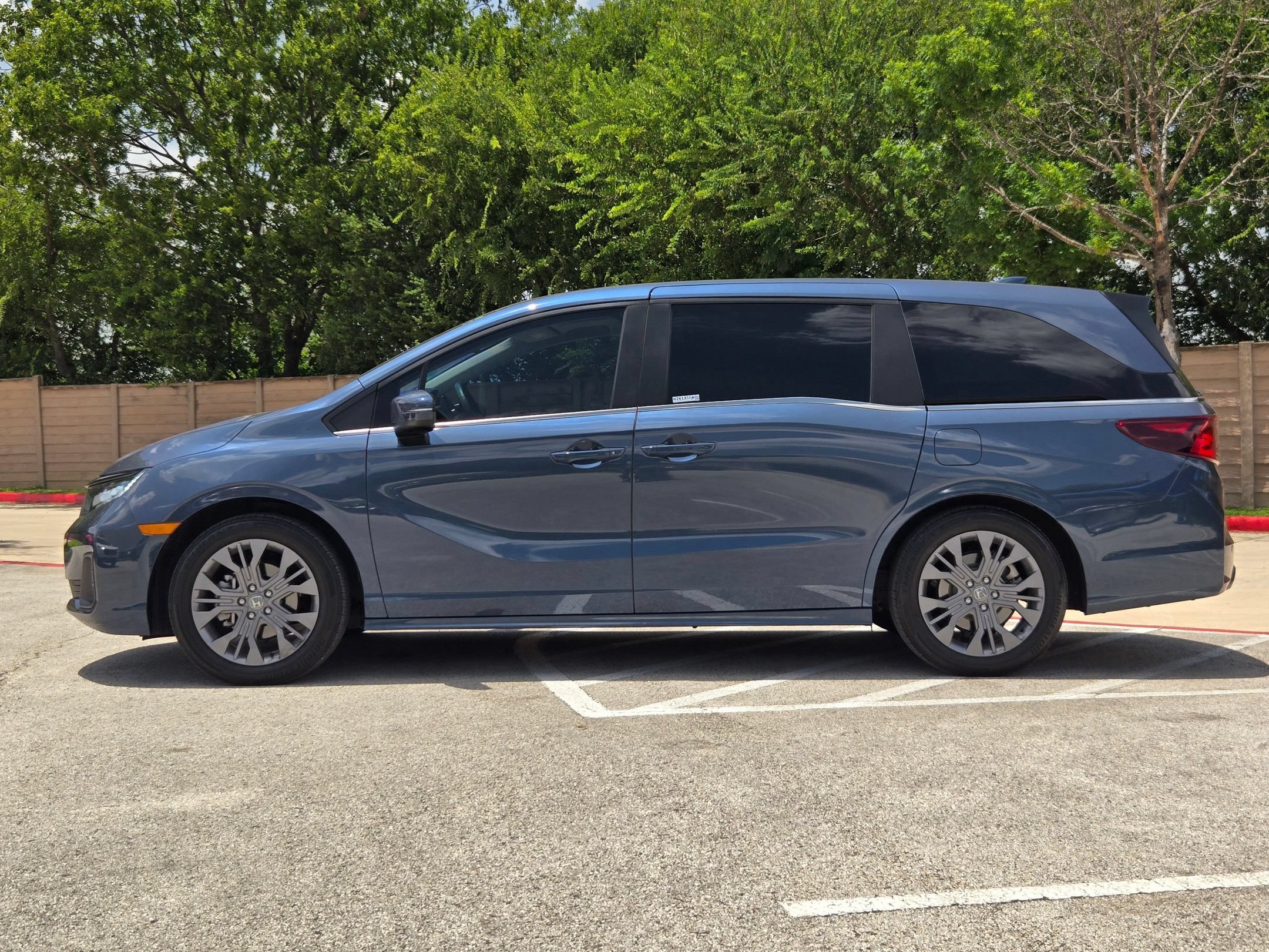 Used 2025 Honda Odyssey Touring image 6