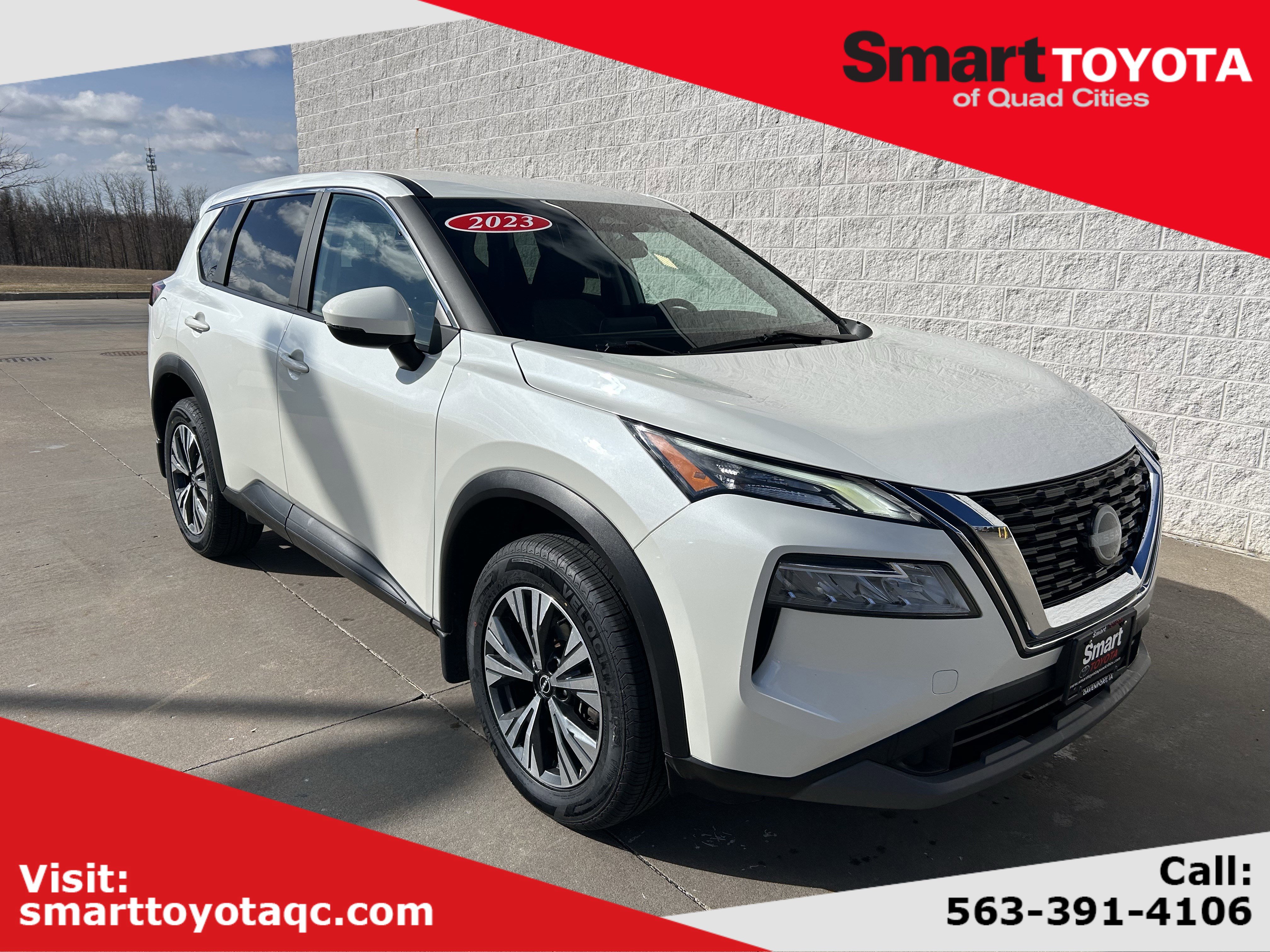 Used 2023 Nissan Rogue SV image 1