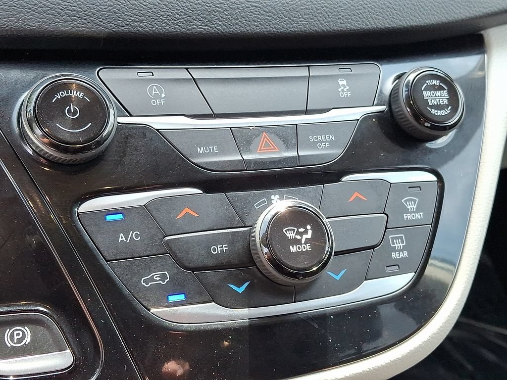 Certified 2023 Chrysler Voyager LX FWD image 15