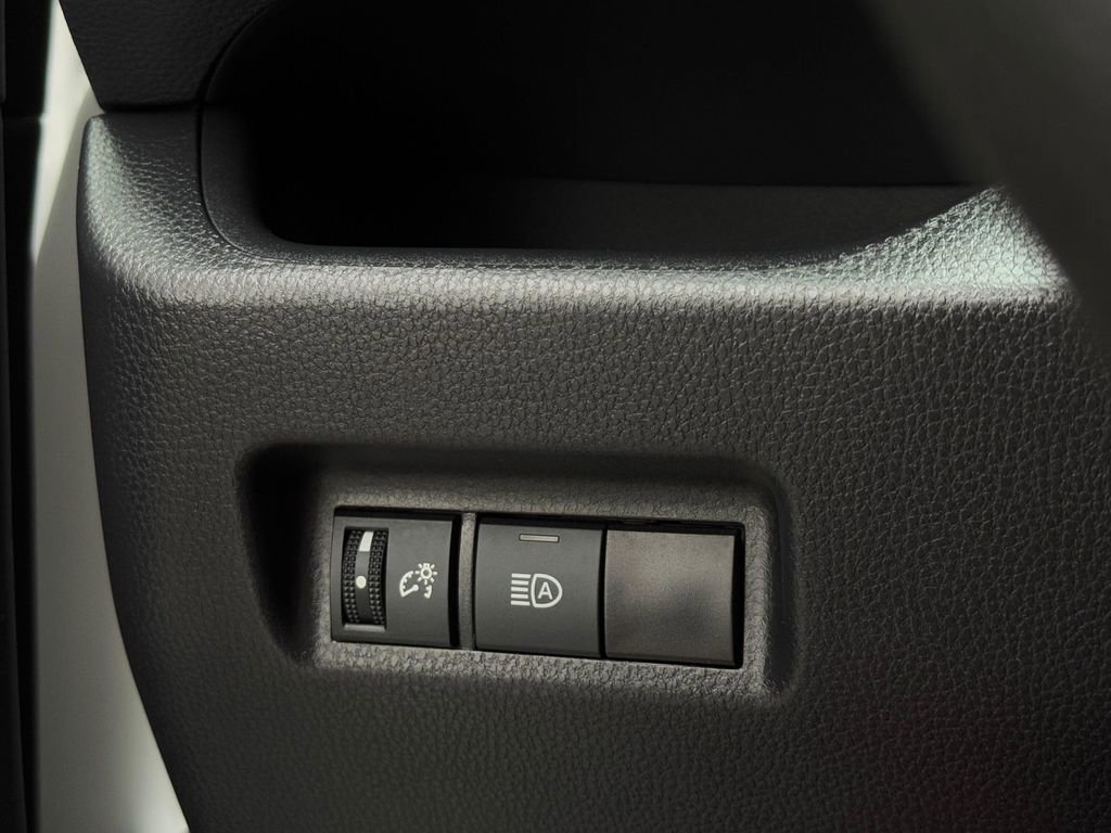 Certified 2025 Toyota RAV4 LE AWD/4WD image 27