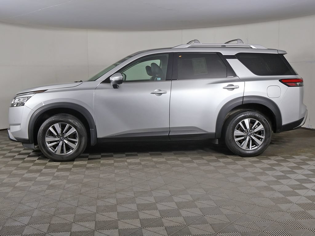Used 2023 Nissan Pathfinder SL AWD/4WD image 18