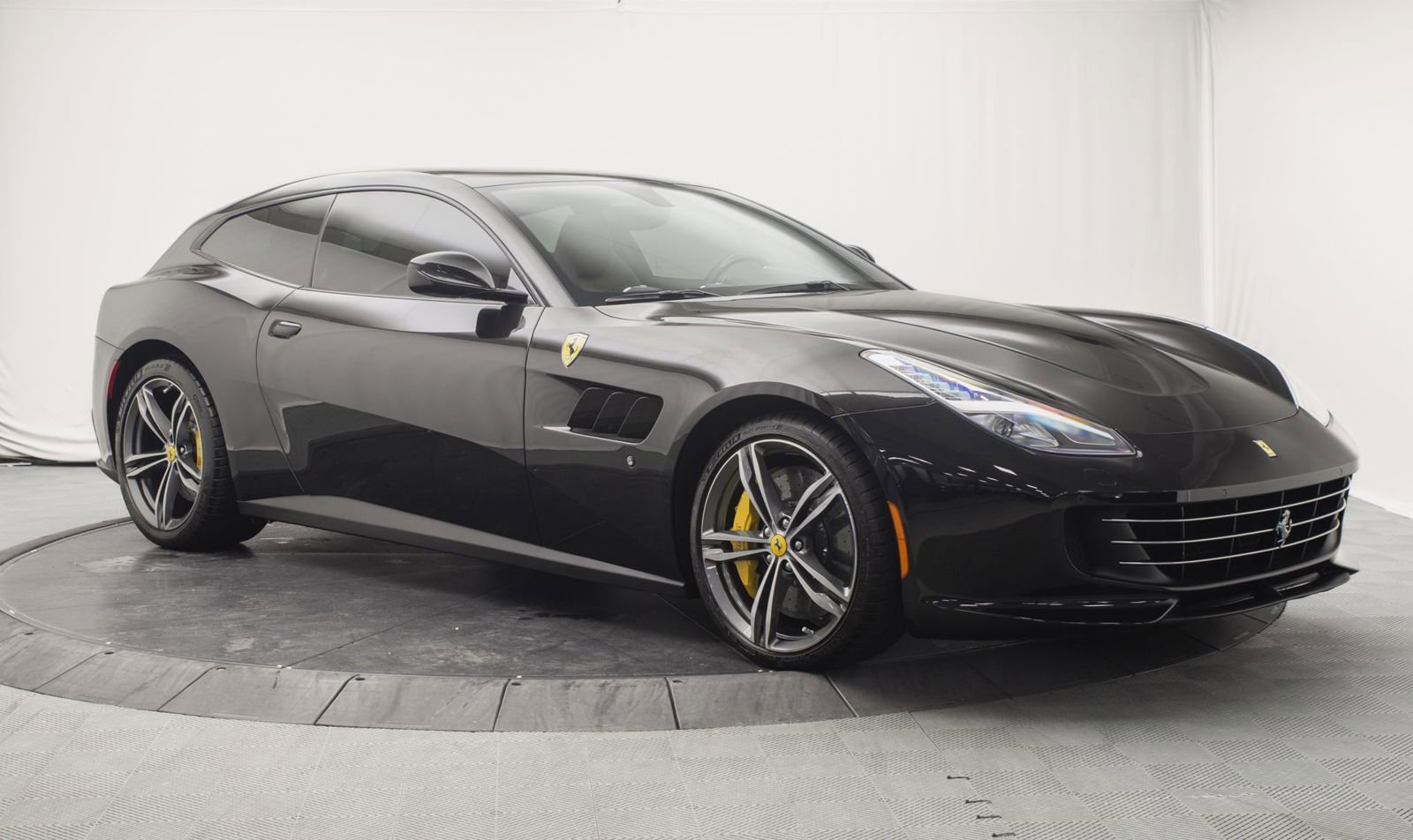 Used 2018 Ferrari GTC4Lusso AWD/4WD image 9