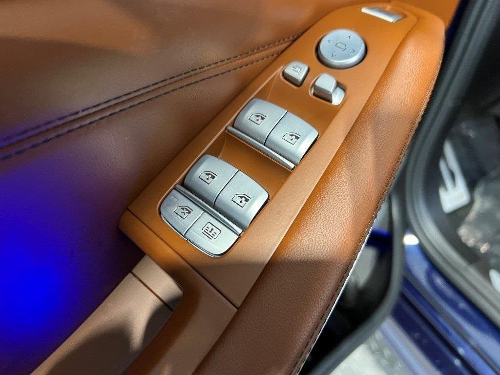 Used 2023 BMW X7 M60i w/ Executive Package image 32