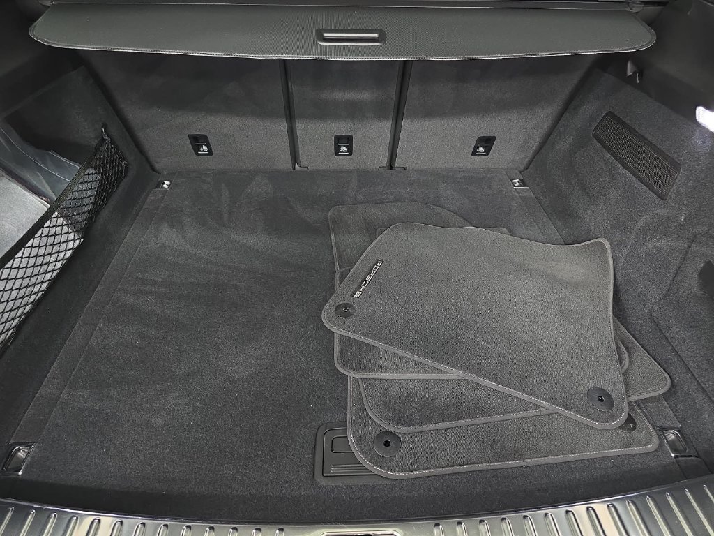 Certified 2024 Porsche Cayenne AWD/4WD image 29