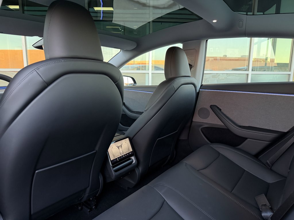 Used 2025 Tesla Model 3 image 40