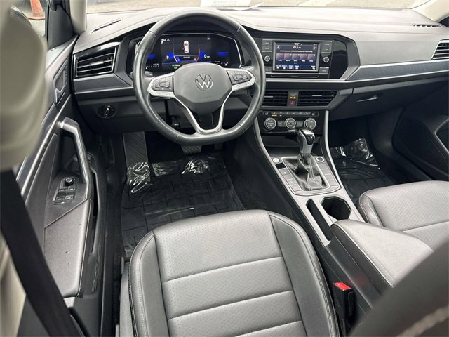 Used 2024 Volkswagen Jetta SE image 9