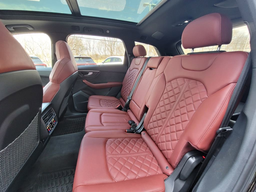 Used 2022 Audi SQ7 Premium Plus w/ SQ7 Executive Package image 12