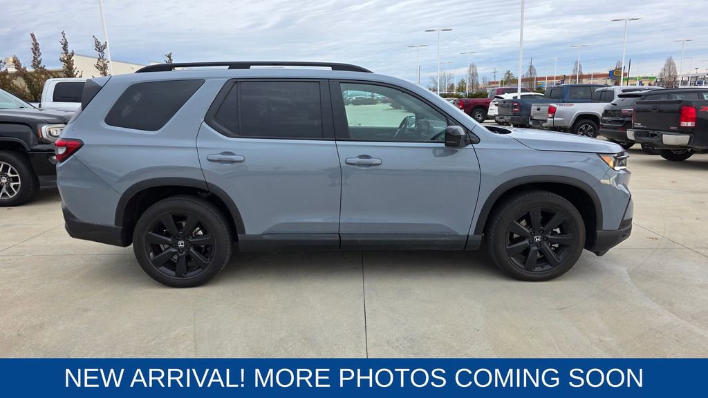 Used 2025 Honda Pilot Black Edition image 6