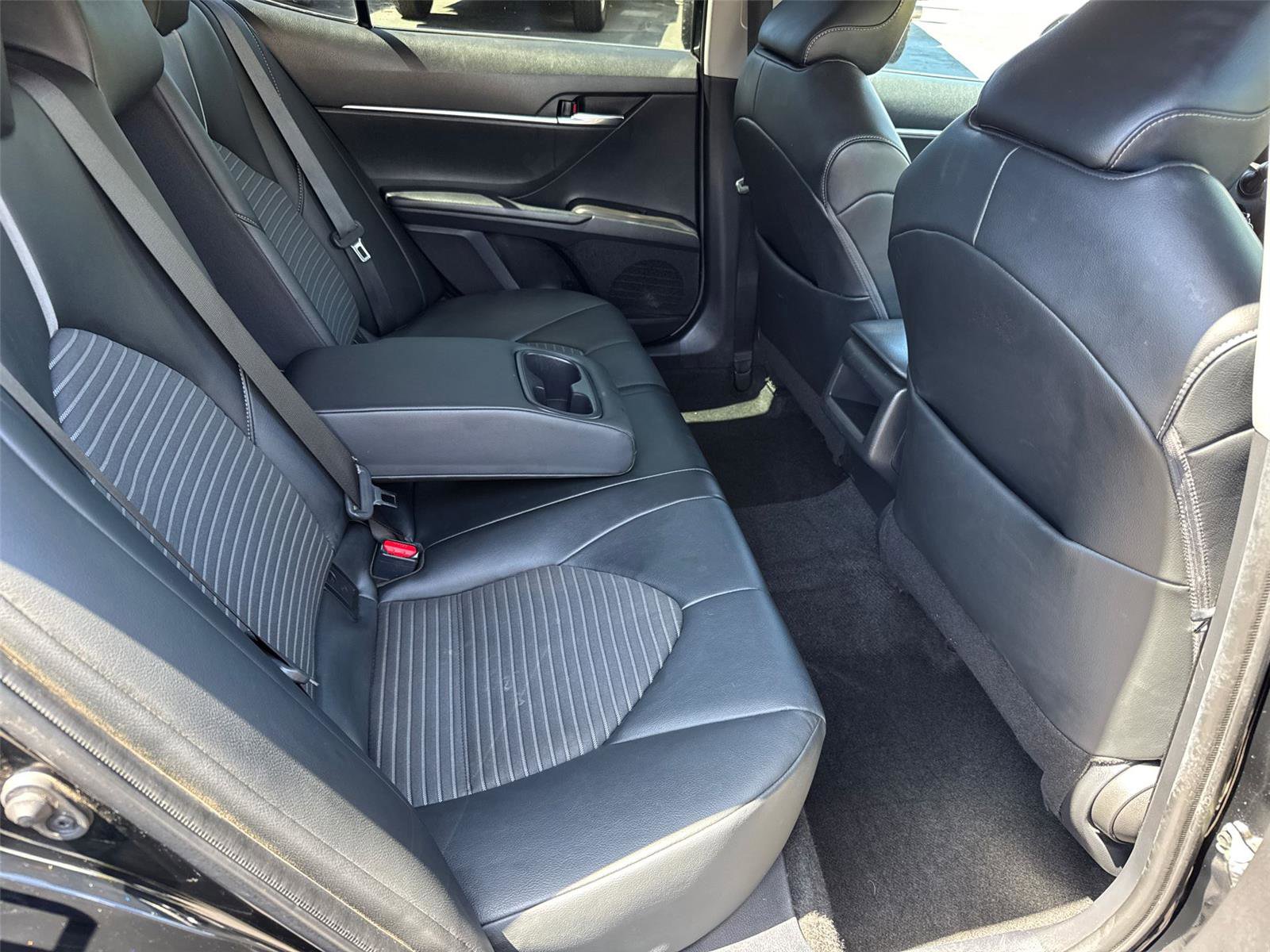 Used 2022 Toyota Camry SE w/ Carpet Mat Package (TMS) image 18