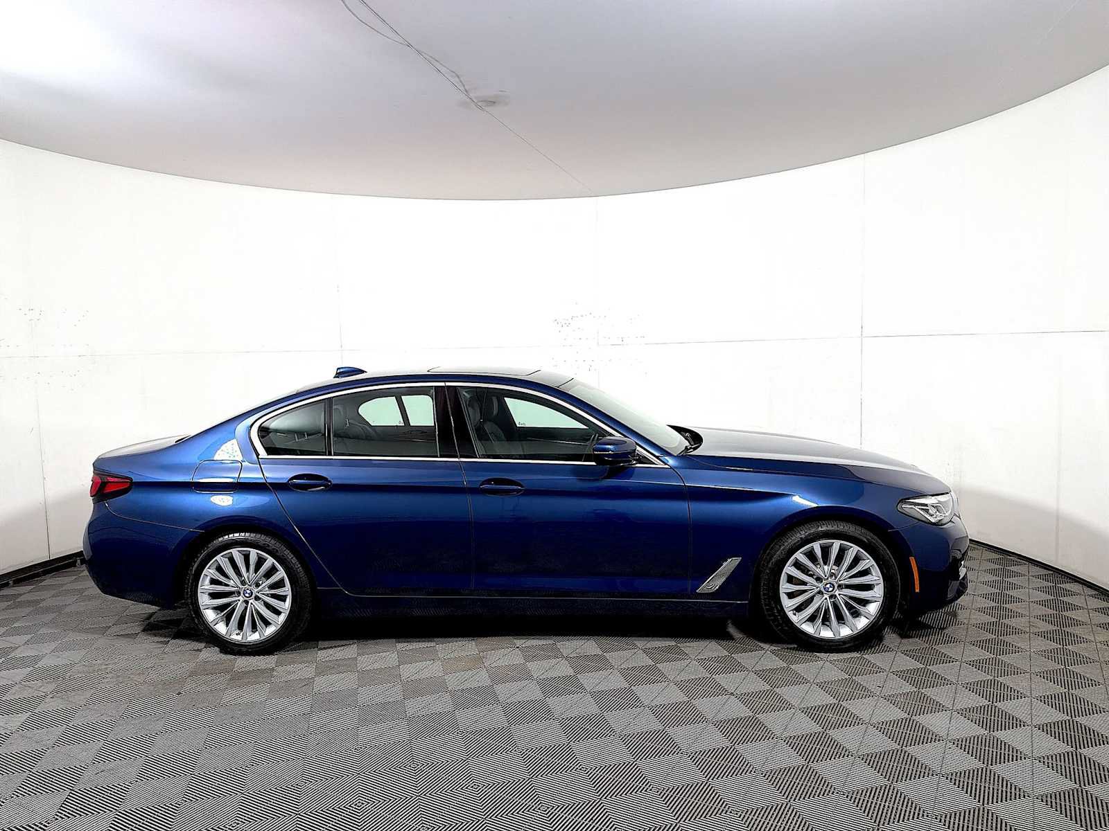 Certified 2023 BMW 530i xDrive w/ Convenience Package AWD/4WD image 7