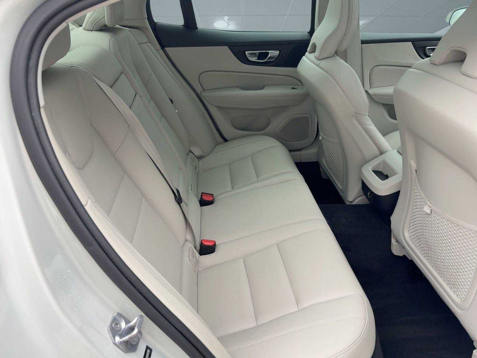 Used 2019 Volvo S60 T5 Momentum image 27