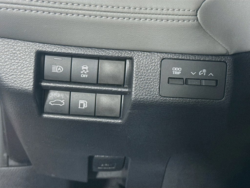Certified 2021 Toyota Avalon XLE w/ Moonroof Package FWD image 19