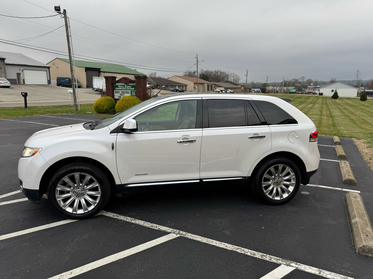 Used 2011 Lincoln MKX AWD w/ 102A Rapid Spec Order Code image 4