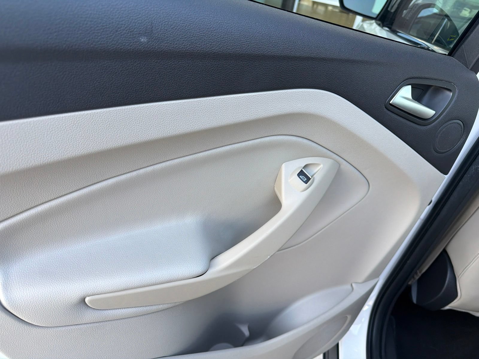 Used 2018 Ford Escape Titanium w/ Ford Safe & Smart Package AWD/4WD image 10