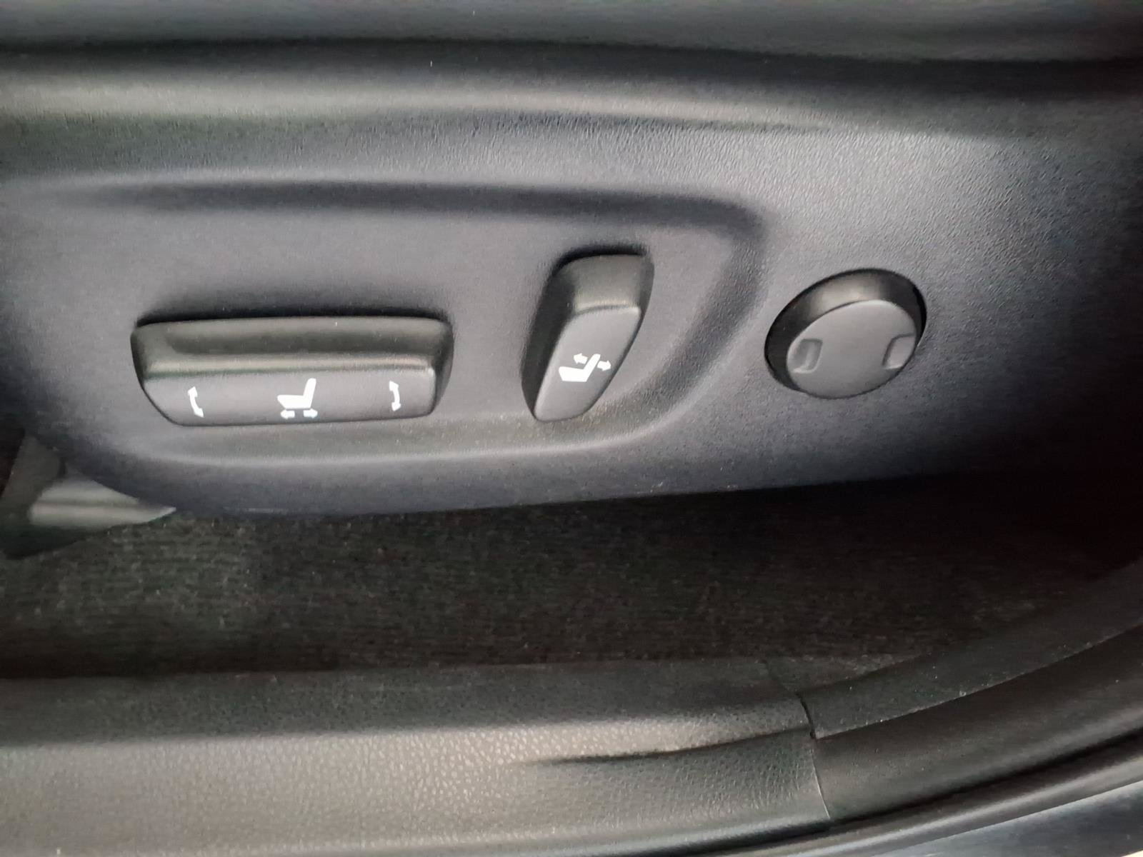 Used 2015 Toyota RAV4 Limited AWD/4WD image 19