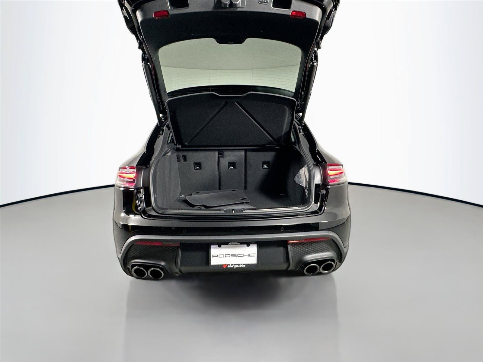 Certified 2026 Porsche Macan Turbo AWD/4WD image 30