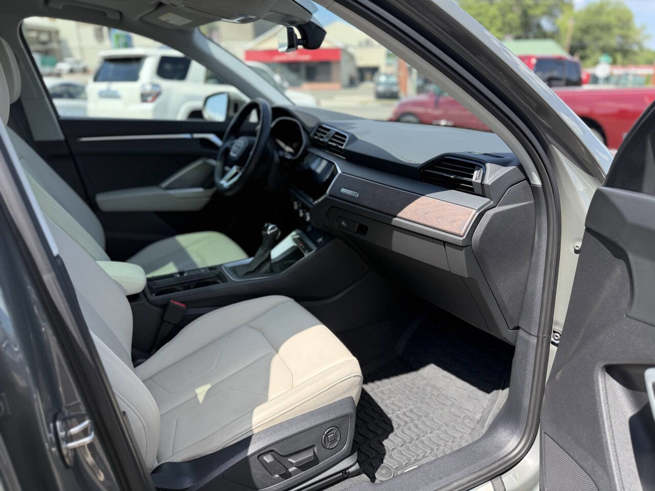 Used 2020 Audi Q3 2.0T Premium Plus w/ Premium Plus Package AWD/4WD image 21