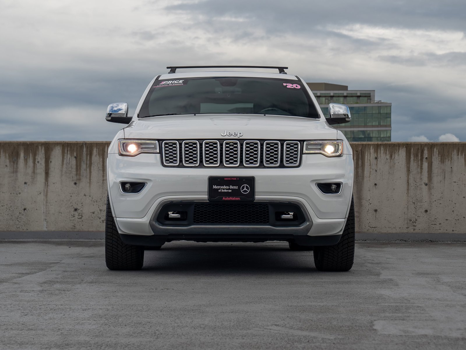 Used 2020 Jeep Grand Cherokee Overland AWD/4WD image 2
