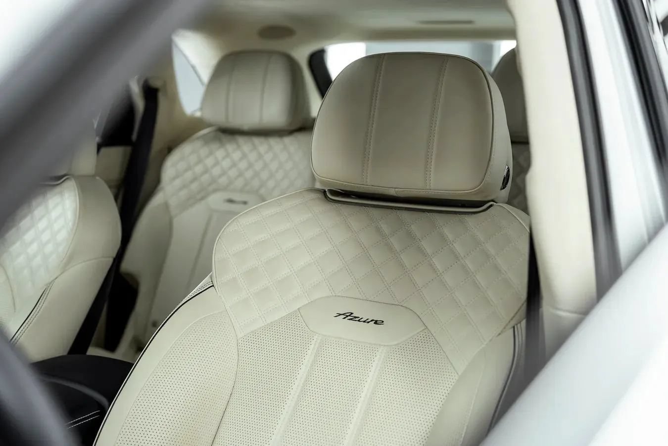 Used 2023 Bentley Bentayga AWD/4WD image 28