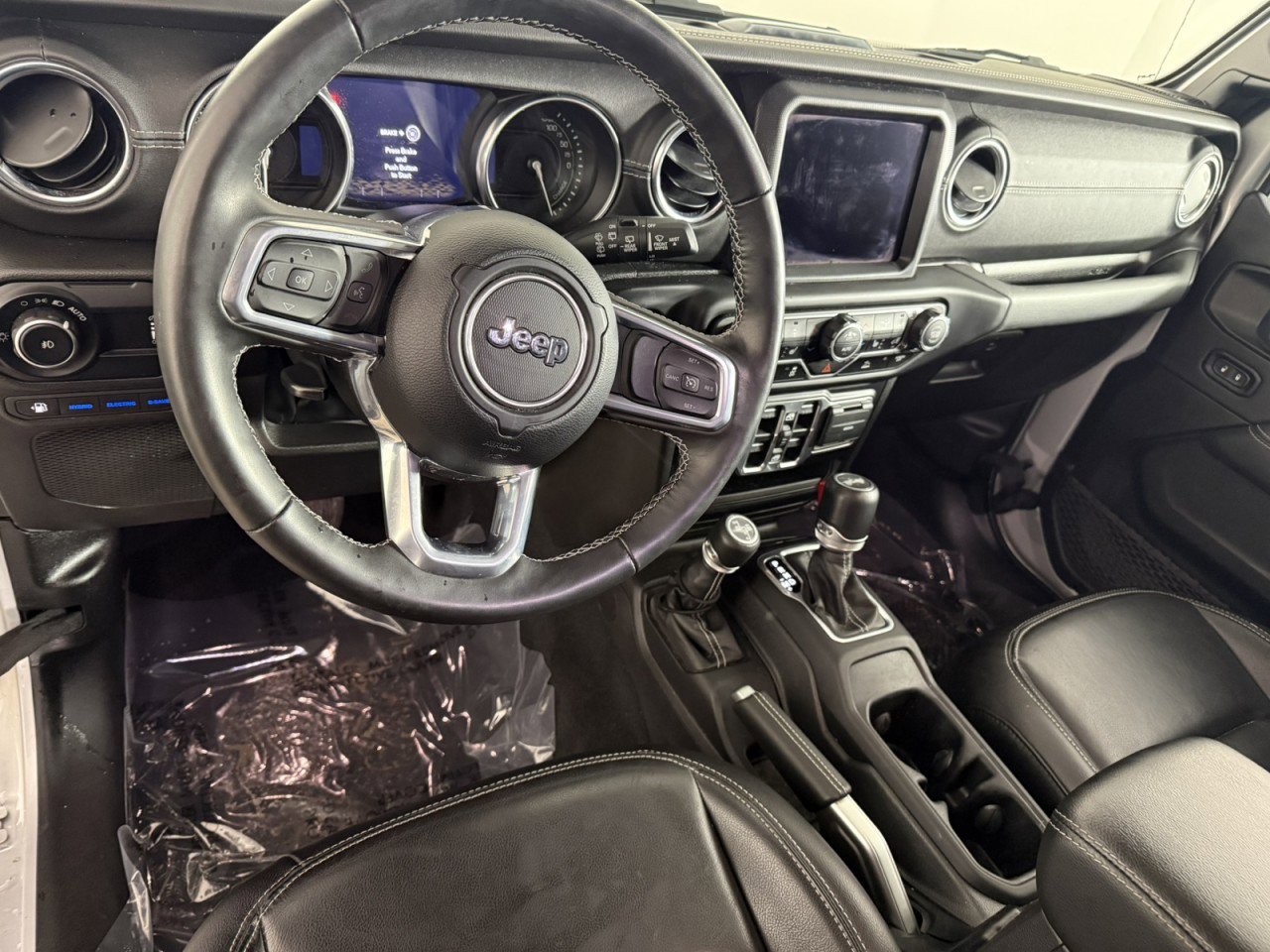 Used 2023 Jeep Wrangler Sahara w/ Cold Weather Group image 15