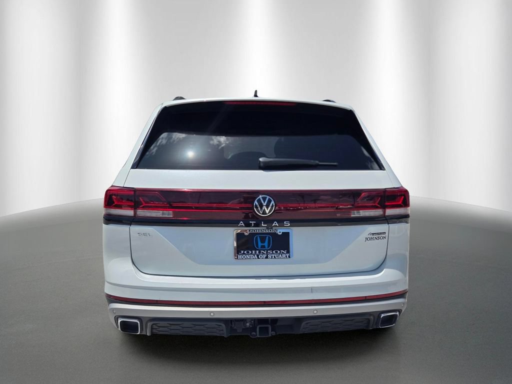 Used 2024 Volkswagen Atlas Peak Edition SEL AWD/4WD image 4