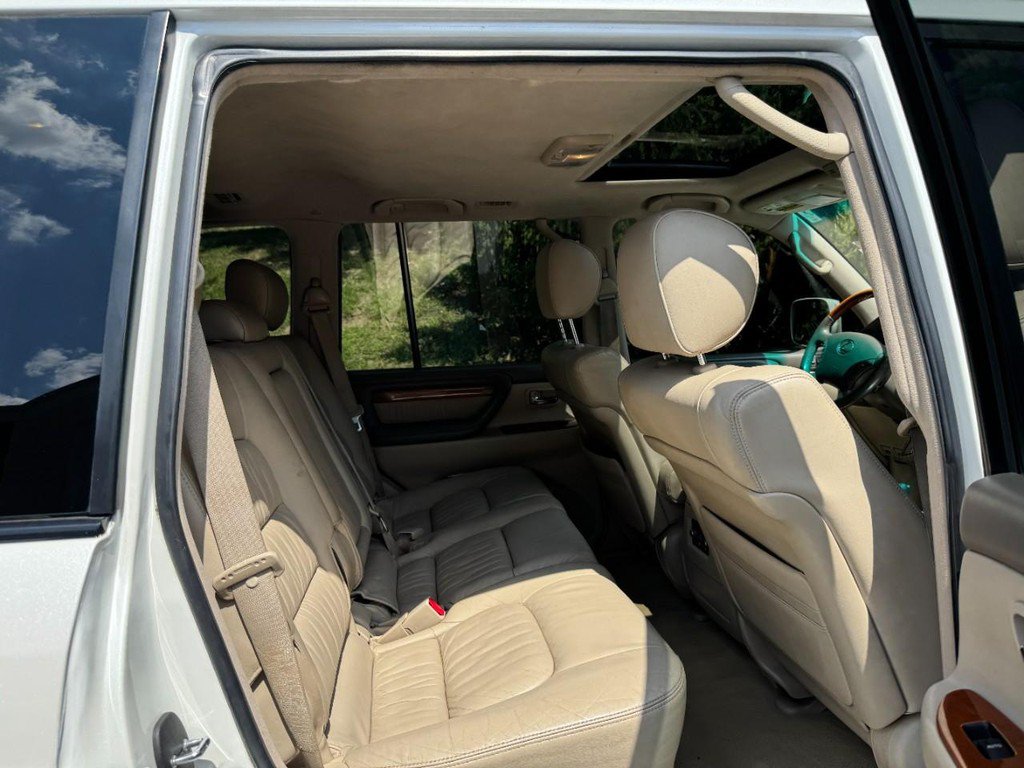 Used 2005 Lexus LX 470 4WD w/ Preferred Accessory Pkg image 10